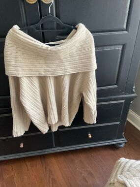 Le Lis Off-Shoulder Ribbed Sweater - Cream